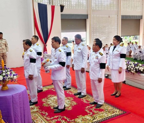 พิธีถวายเครื่องราชสักการะและวางพานพุ่ม และพิธีจุดเทียนถวายพระพรชัยมงคล เนื่องในโอกาสพระราชพิธีมหามงคลเฉลิมพระชนมพรรษา ๔ รอบ สมเด็จพระนางเจ้าฯ พระบรมราชินี ๓ มิถุนายน ๒๕๖๙